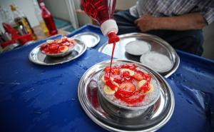 Foto: Anadolija / Turčin proizvodi ledene deserte